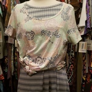 Lularoe Carly Lularoe Classic Tee